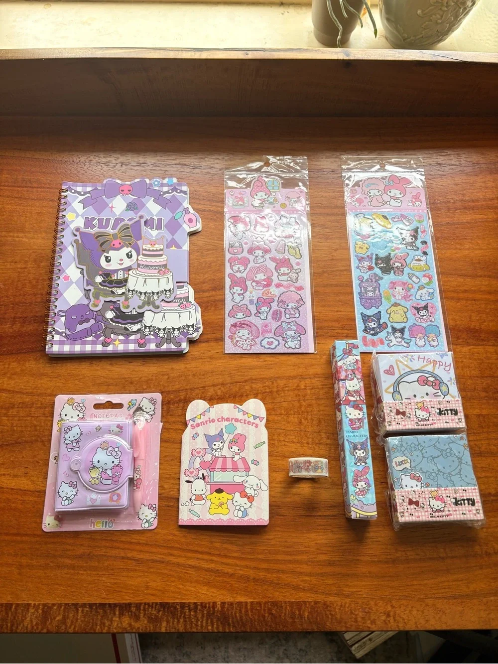 Hello Kitty comes assorted